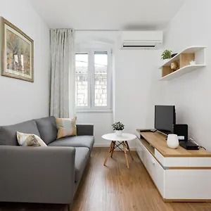  Apartment Dominus